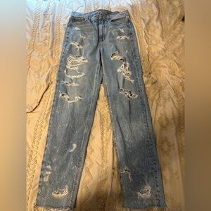 American Eagle Outfitters women’s high-rise ripped mom jean 6 Long. Never worn.